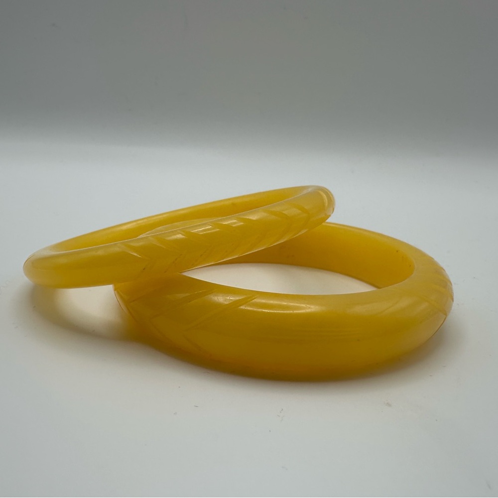 Splendette Lemon Bakelite Bangle Bracelets - Set … - image 1